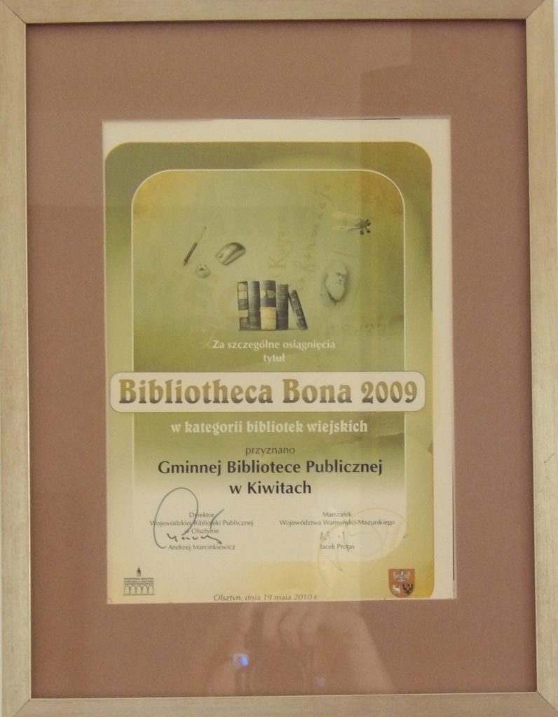 Dyplom z gratulacjami dla Gminnej Biblioteki Publicznej w Kiwitach- Bibliotheca Bona 2009 rok.